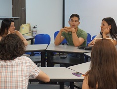 Estudiantes de la Universidad de los Andes visitaron a sus pares de Unibagué para una sesión presencial que tuvo como línea común el emprendimiento digital.