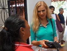 La embajadora Marian Schuegraf conoció Colibrí, así como los procesos productivos que lideran mujeres y asociaciones de Chaparral, Ataco y sectores rurales de Ibagué.